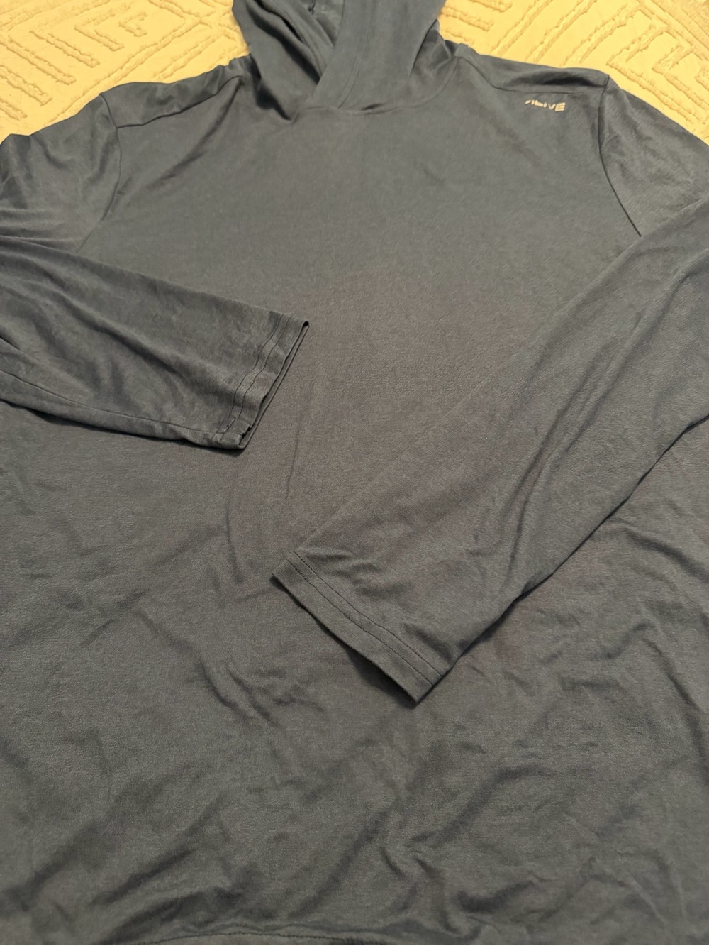 tribe alive Men's Hooded Long-Sleeve Tee in Charcoal